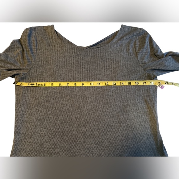 Athleta Gray Long Sleeve Scoop Neck Relaxed Blouse size M - Picture 6 of 7